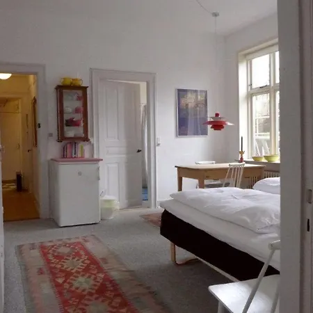 To Sammenhaengende Vaerelser Med Udgang Til Have Bed & Breakfast