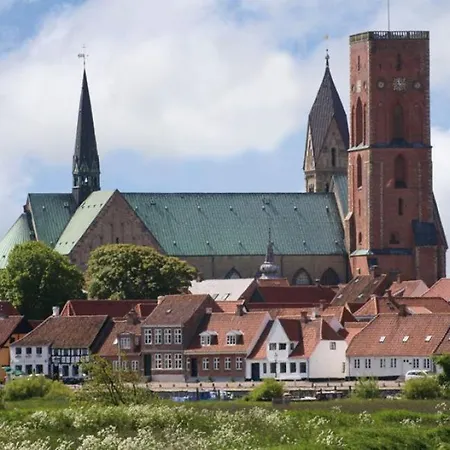 Bed & Breakfast To Sammenhaengende Vaerelser Med Udgang Til Have