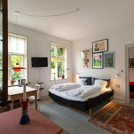 To Sammenhaengende Vaerelser Med Udgang Til Have 3* Ribe