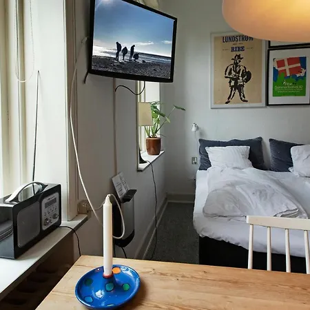 Bed & Breakfast To Sammenhaengende Vaerelser Med Udgang Til Have 3*