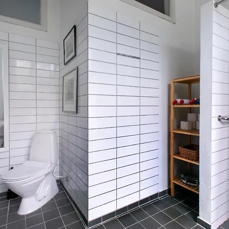 To Sammenhaengende Vaerelser Med Udgang Til Have Ribe