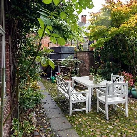 Bed & Breakfast To Sammenhaengende Vaerelser Med Udgang Til Have 3*